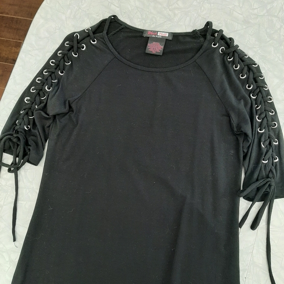 Black top with corset lace up on sleeves size medium - Picture 2 of 6